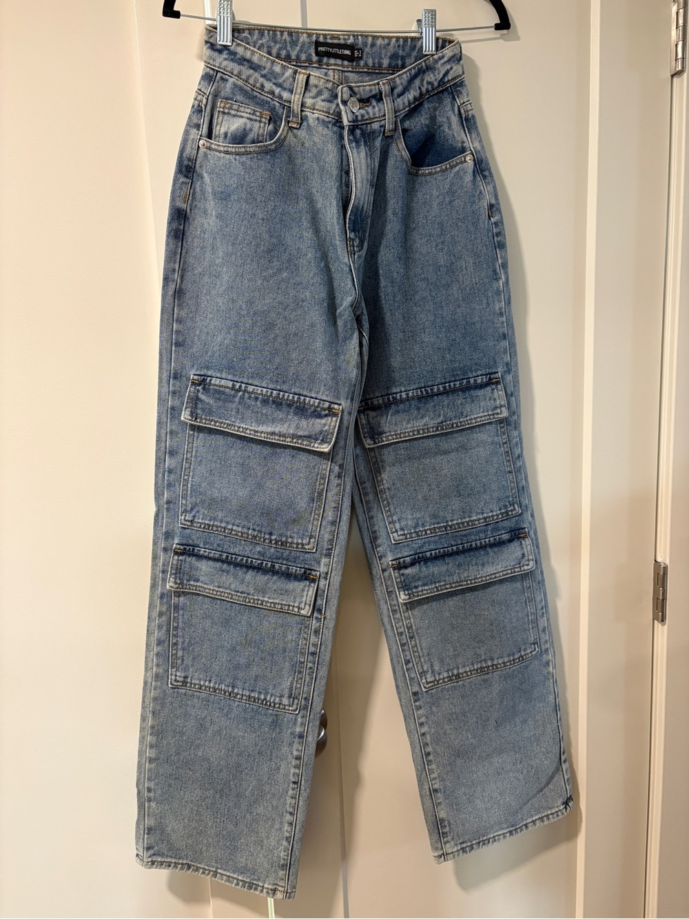 prettyLittleThing Light Blue Cargo Denim Jeans U.S. 2